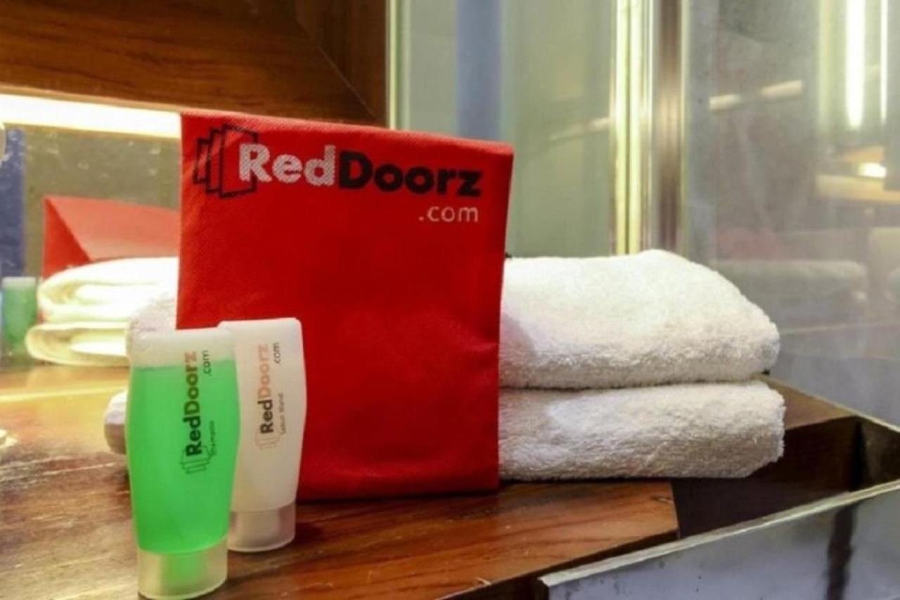 Reddoorz Near Ramai Mall Malioboro ジョグジャカルタ エクステリア 写真